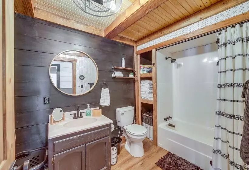 Lakefront Grove Retreat: Private Boat Slip & Dock!