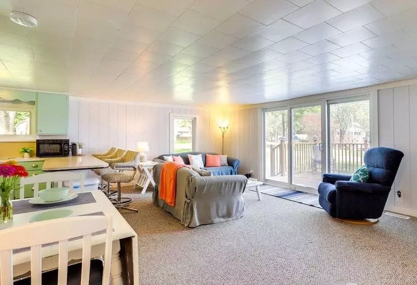 Lakefront Vacation Rental, 13 Mi To South Haven!