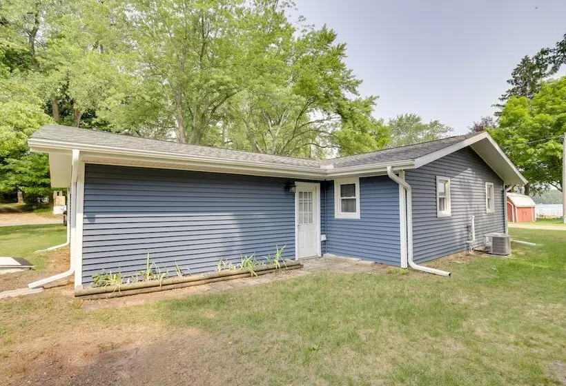 Lakefront Vacation Rental, 13 Mi To South Haven!