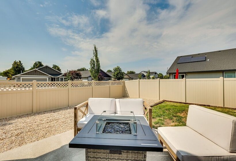 Meridian Retreat W/ Pool Table, Fire Pit & Grill