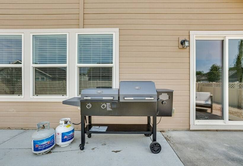 Meridian Retreat W/ Pool Table, Fire Pit & Grill