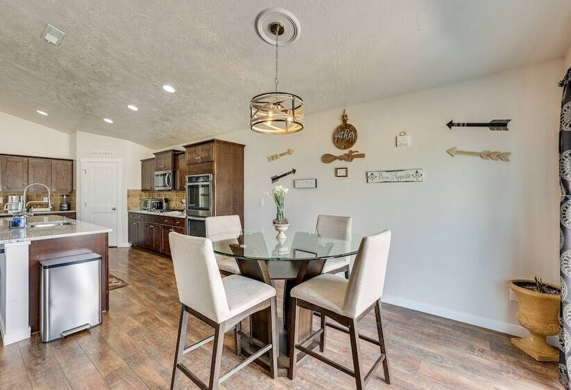 Meridian Retreat W/ Pool Table, Fire Pit & Grill