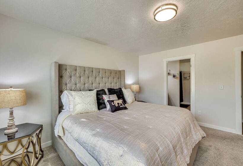 Meridian Retreat W/ Pool Table, Fire Pit & Grill