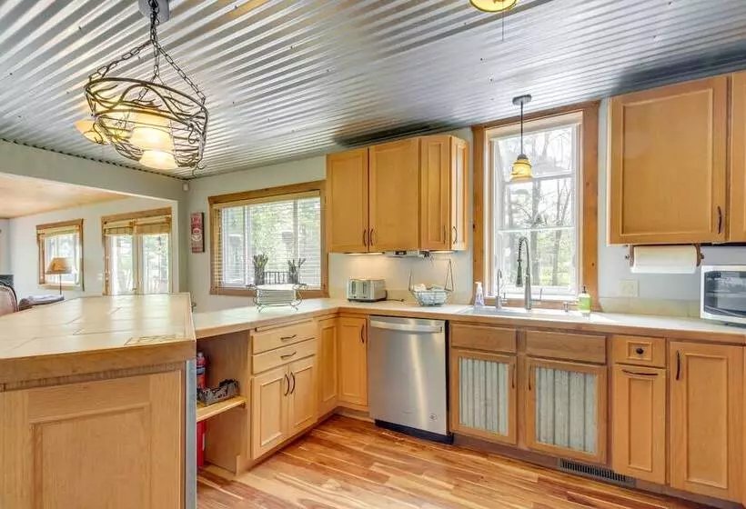 Minnesota Cabin W/ Deck & Private Beach