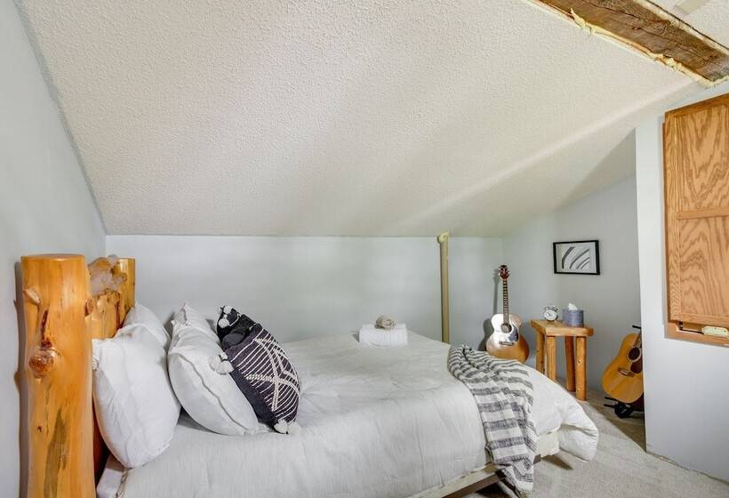 Minnesota Cabin W/ Deck & Private Beach