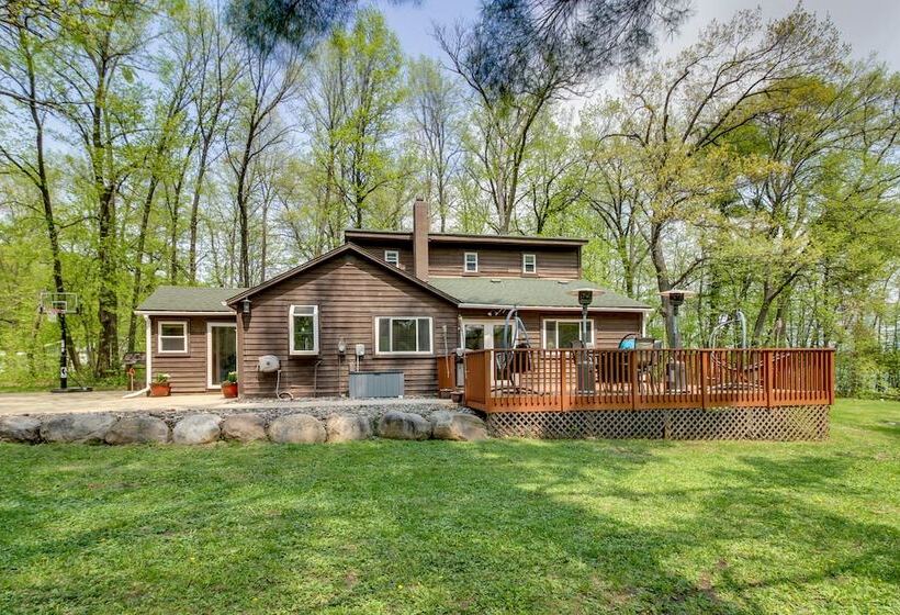 Minnesota Cabin W/ Deck & Private Beach