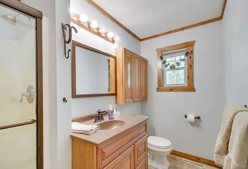 Minnesota Cabin W/ Deck & Private Beach