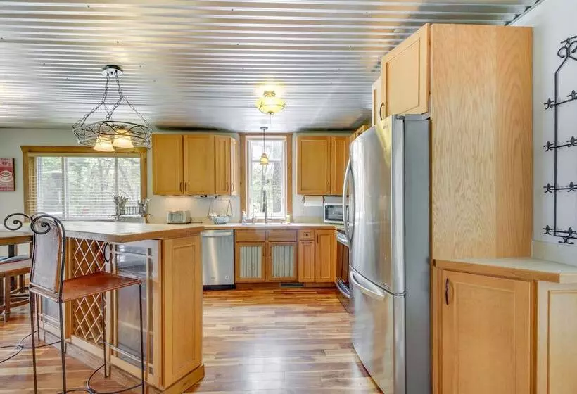 Minnesota Cabin W/ Deck & Private Beach