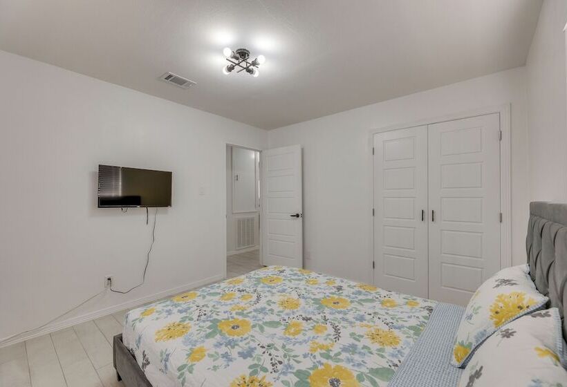 Modern Home In Edinburg: Half Mi Walk To Utrgv!