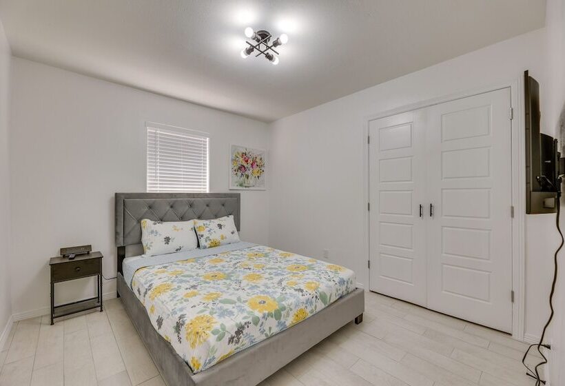 Modern Home In Edinburg: Half Mi Walk To Utrgv!