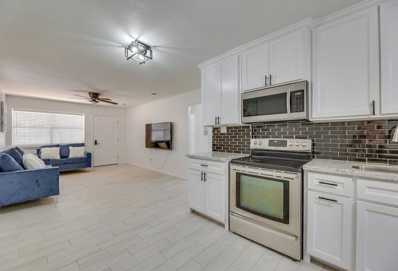 Modern Home In Edinburg: Half Mi Walk To Utrgv!