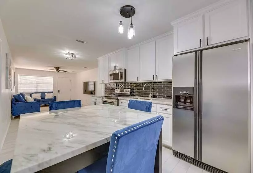 Modern Home In Edinburg: Half Mi Walk To Utrgv!