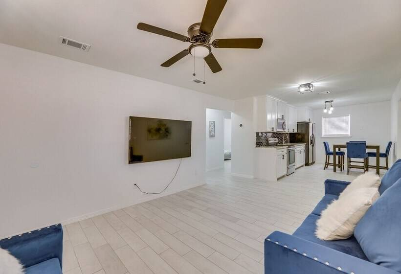 Modern Home In Edinburg: Half Mi Walk To Utrgv!