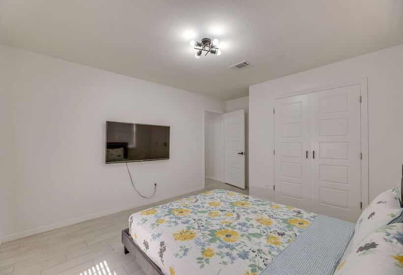 Modern Home In Edinburg: Half Mi Walk To Utrgv!