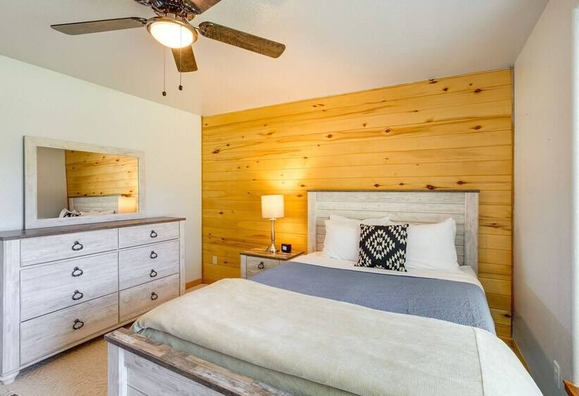 Montrose Retreat W/ Stunning Mountain Views!