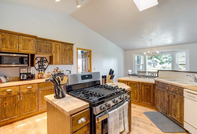 Montrose Retreat W/ Stunning Mountain Views!