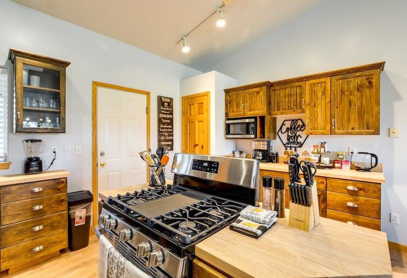 Montrose Retreat W/ Stunning Mountain Views!