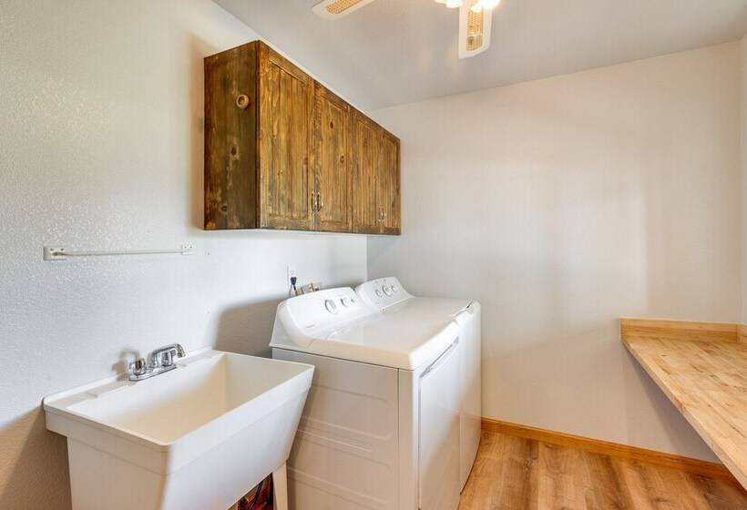 Montrose Retreat W/ Stunning Mountain Views!