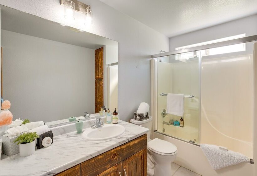 Montrose Retreat W/ Stunning Mountain Views!