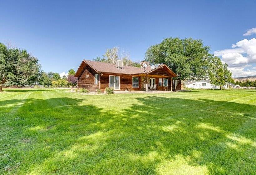 Montrose Retreat W/ Stunning Mountain Views!