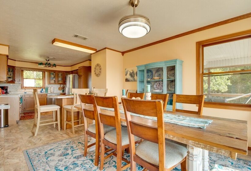 Mountain Home Retreat W/ Balcony & Lake Views!