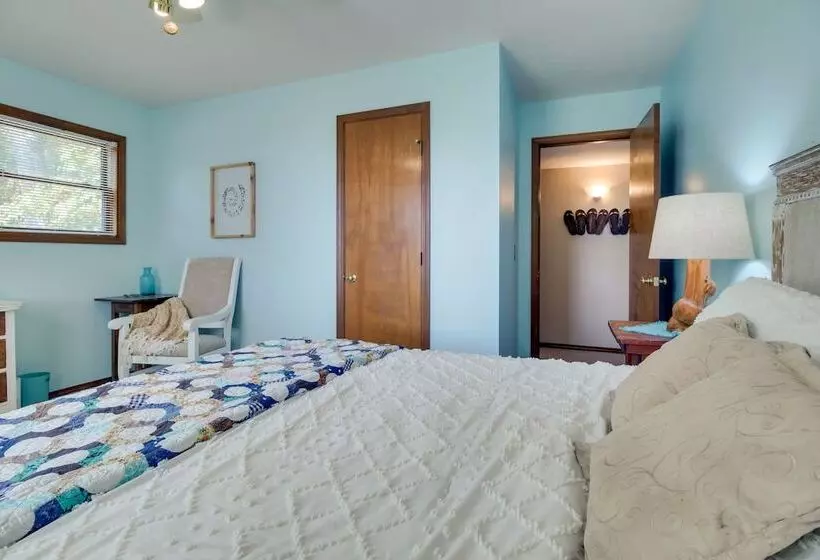 Mountain Home Retreat W/ Balcony & Lake Views!