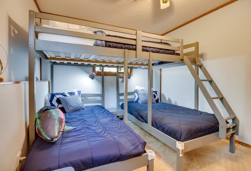 Mountain Home Retreat W/ Balcony & Lake Views!