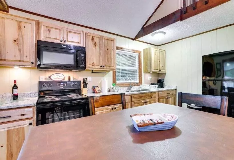 Multi Level Bonneau Cabin: Walk To Lake!