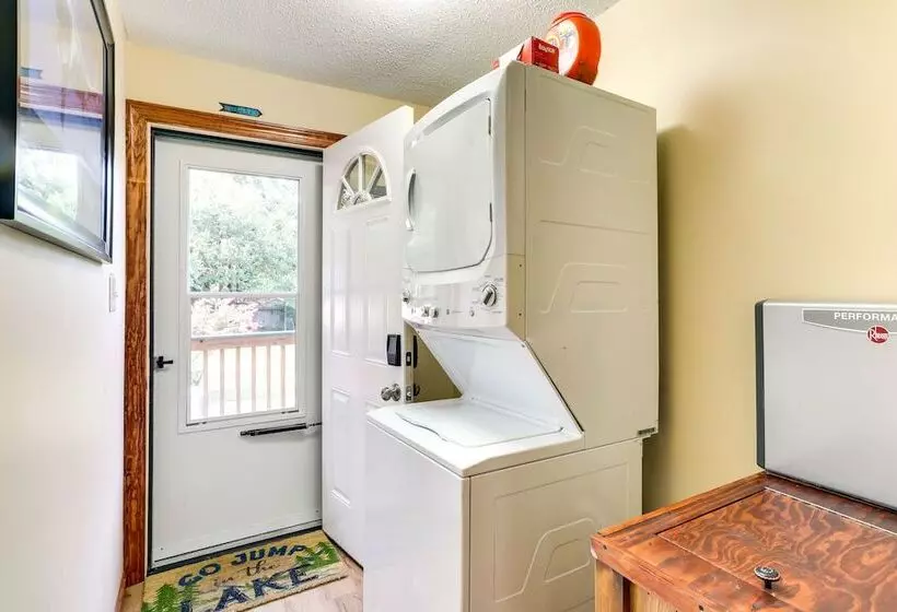 Multi Level Bonneau Cabin: Walk To Lake!