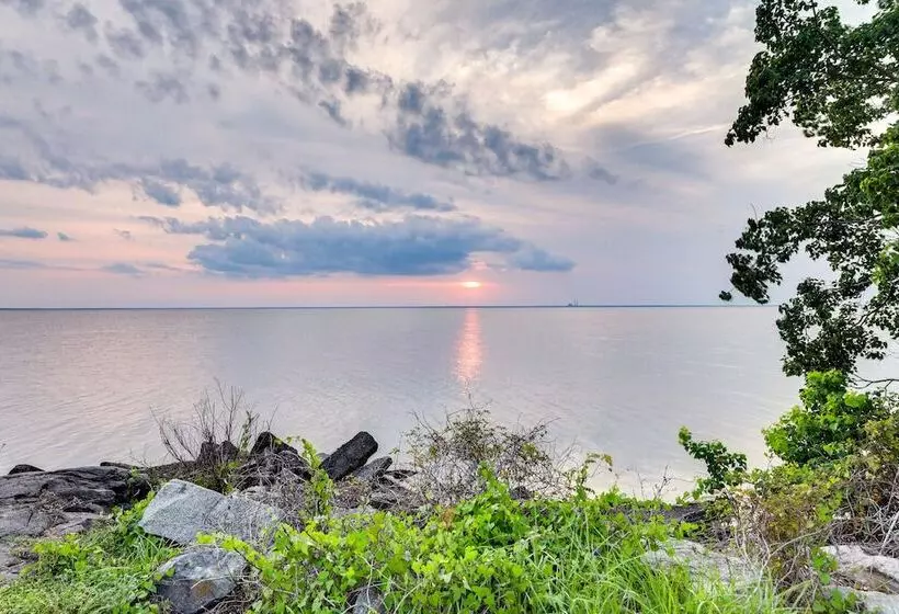 Multi Level Bonneau Cabin: Walk To Lake!