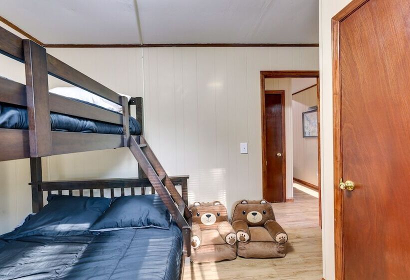 Multi Level Bonneau Cabin: Walk To Lake!