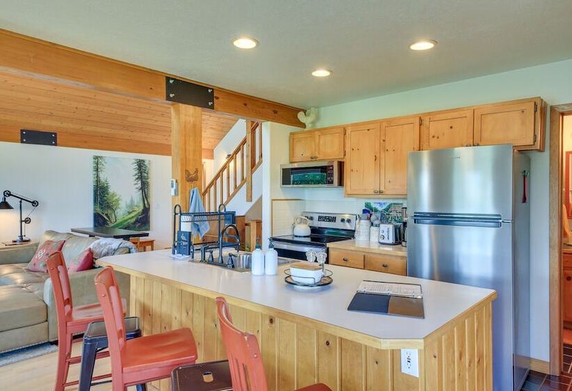 ~ 10 Mi To Newport: Pend Oreille Riverfront Cabin