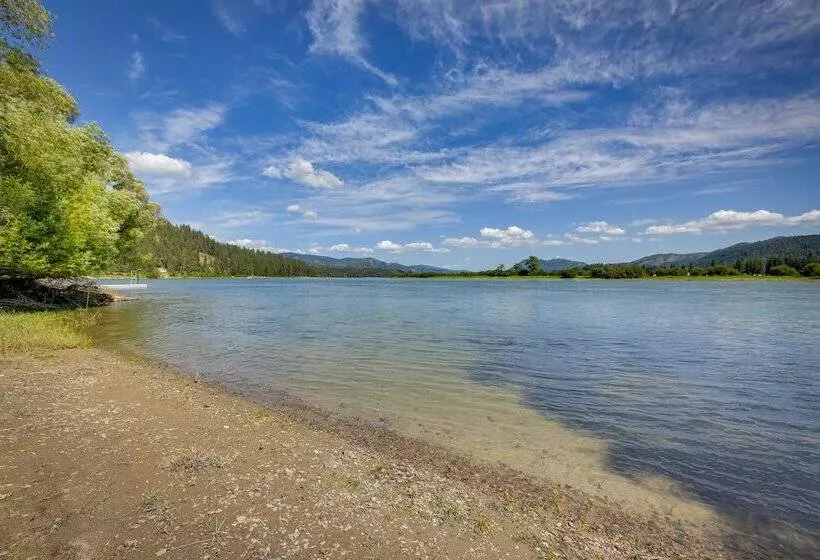 ~ 10 Mi To Newport: Pend Oreille Riverfront Cabin