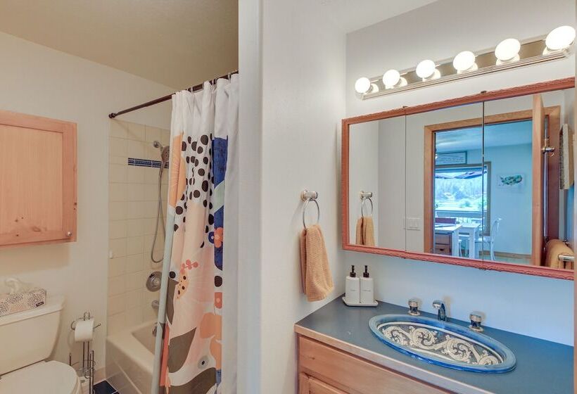 ~ 10 Mi To Newport: Pend Oreille Riverfront Cabin