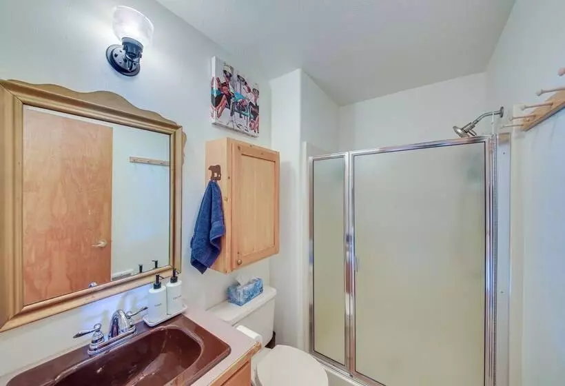 ~ 10 Mi To Newport: Pend Oreille Riverfront Cabin