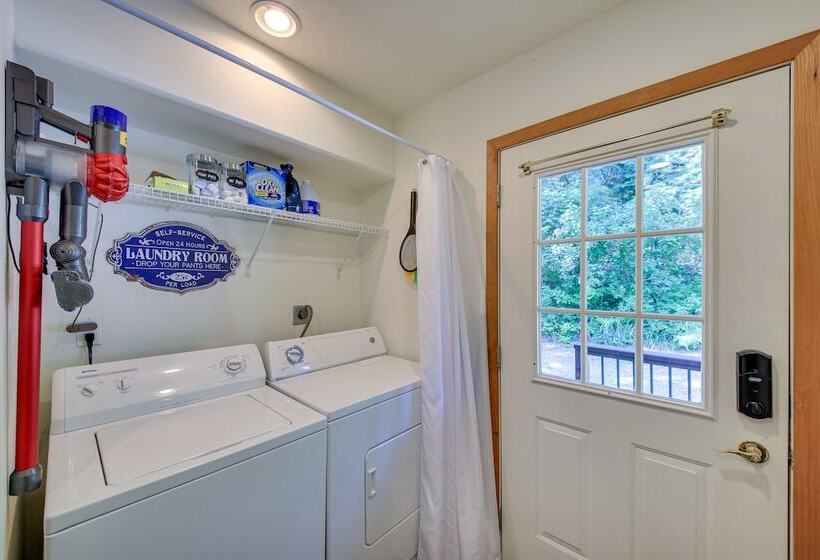 ~ 10 Mi To Newport: Pend Oreille Riverfront Cabin