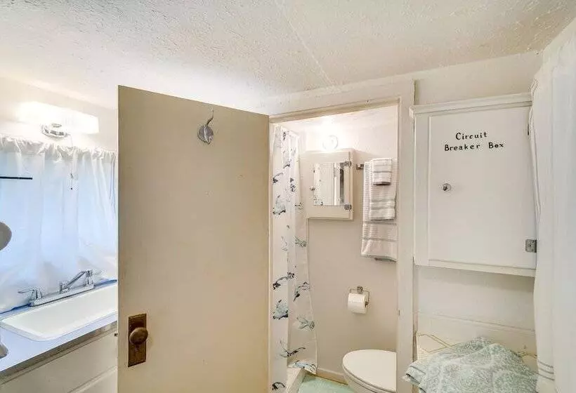 Pet Friendly Fort Mccoy Cabin W/ Fire Pit!