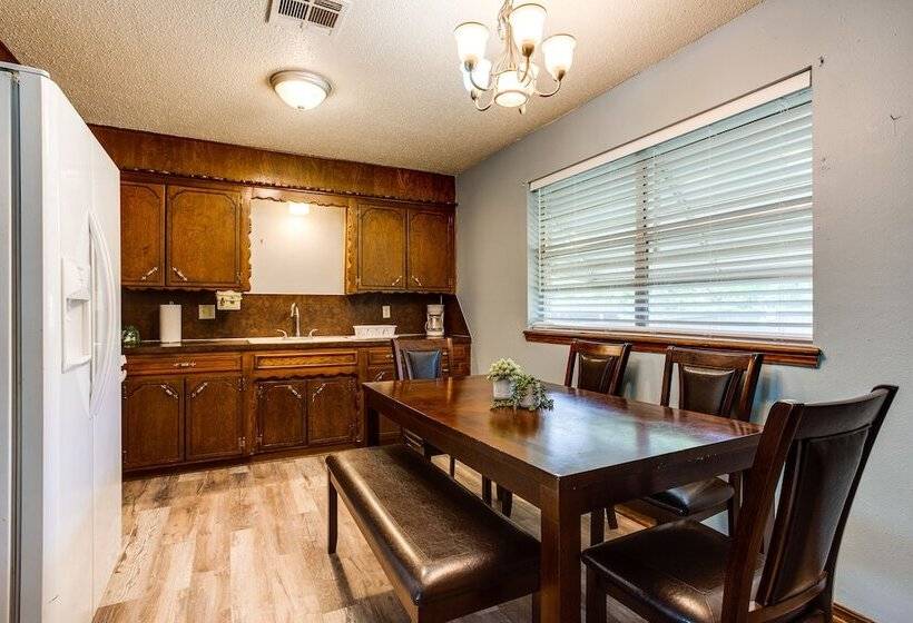 Pet Friendly Midwest City Home, 10 Mi To Dtwn Okc!