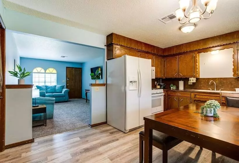 Pet Friendly Midwest City Home, 10 Mi To Dtwn Okc!