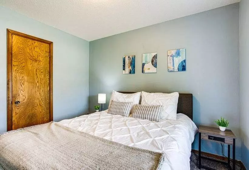 Pet Friendly Midwest City Home, 10 Mi To Dtwn Okc!