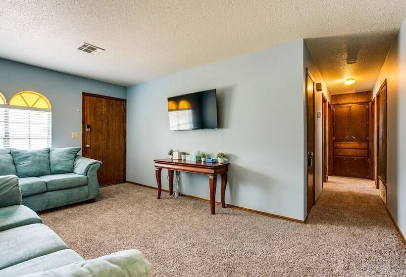 Pet Friendly Midwest City Home, 10 Mi To Dtwn Okc!