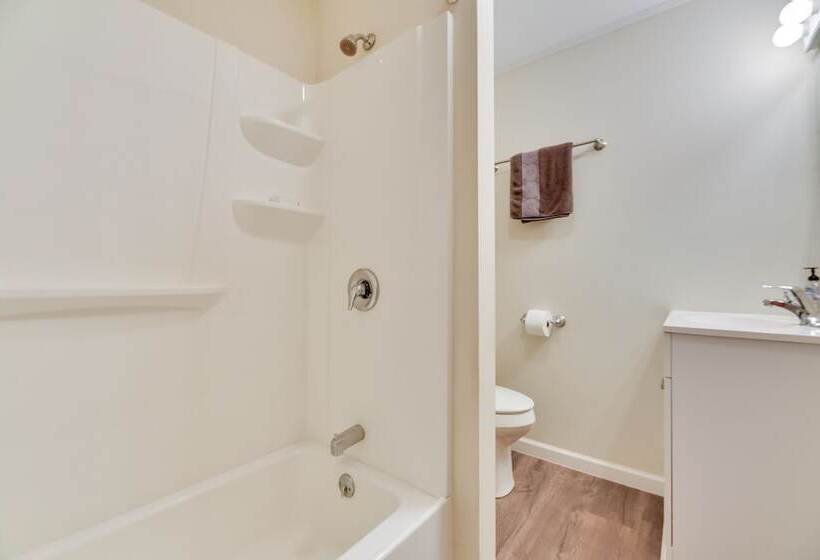 Point Breeze Vacation Rental, Walk To Lake Ontario