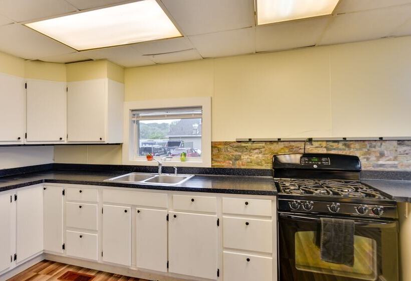 Point Breeze Vacation Rental, Walk To Lake Ontario