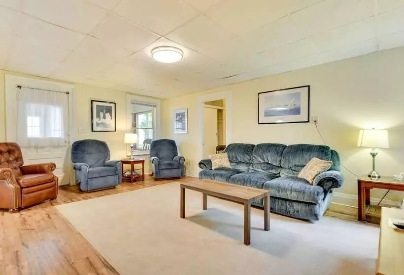 Point Breeze Vacation Rental, Walk To Lake Ontario