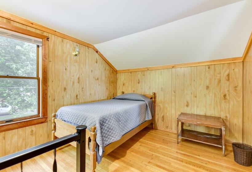 Point Breeze Vacation Rental, Walk To Lake Ontario