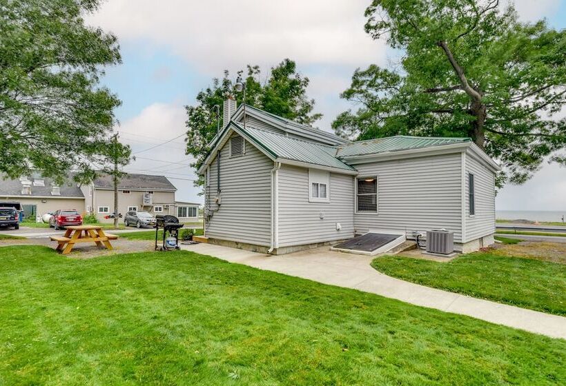 Point Breeze Vacation Rental, Walk To Lake Ontario