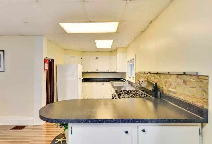 Point Breeze Vacation Rental, Walk To Lake Ontario
