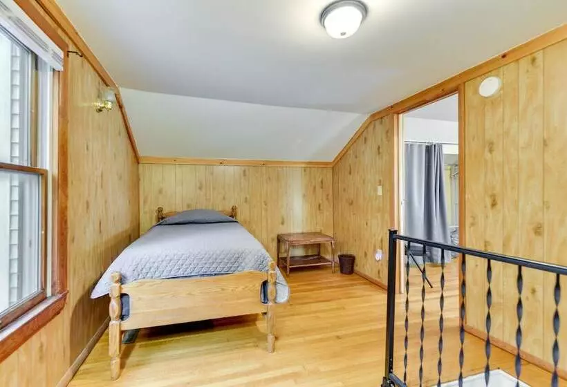 Point Breeze Vacation Rental, Walk To Lake Ontario