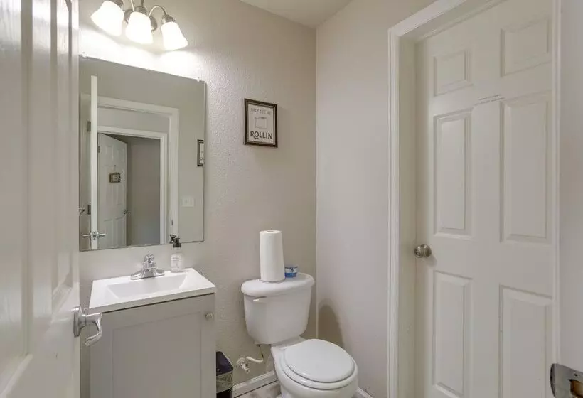 Cozy Parker Retreat W/ Patio & 2 Fireplaces!