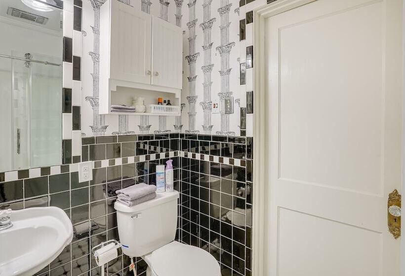 Quaint Jefferson Duplex: Walk To Downtown